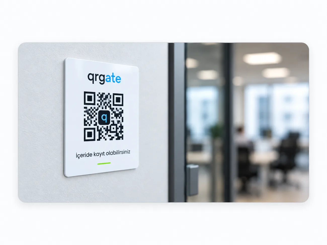 Ofis girişinə yerləşdirilmiş QRGate QR kod lövhəsi